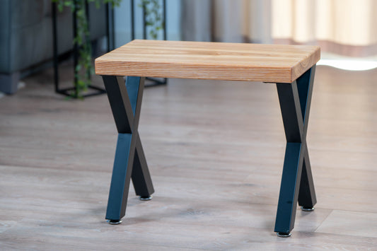 Stolik industrialny z litego drewna i stali – ręczne rzemiosło Lubelskiej Pracowni Drewna