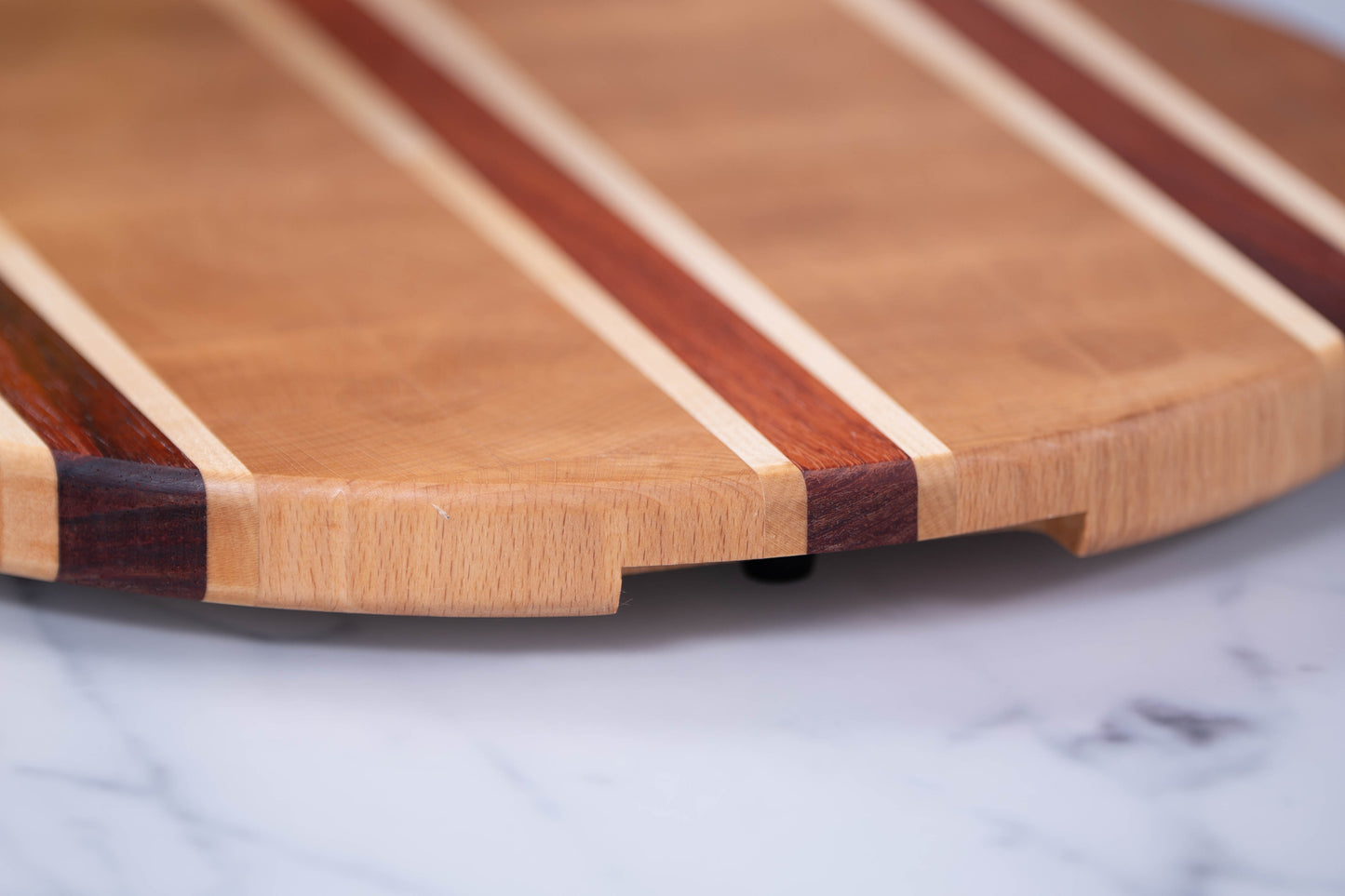 Deska do pizzy premium z dębu, jaworu i padouku – ręczne rzemiosło Lubelskiej Pracowni Drewna