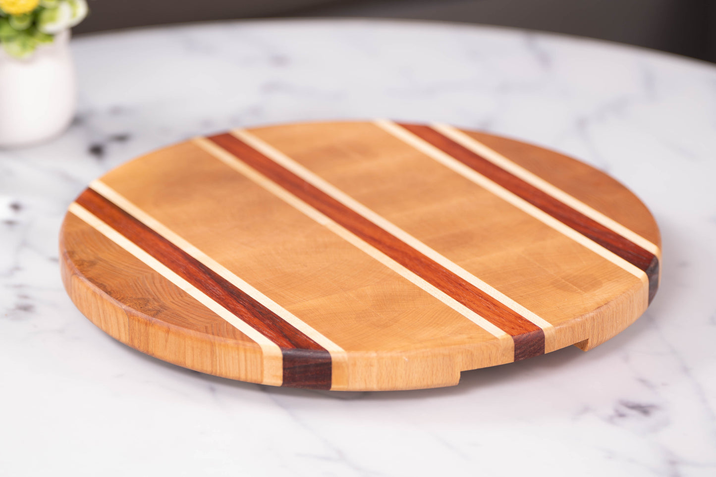 Deska do pizzy premium z dębu, jaworu i padouku – ręczne rzemiosło Lubelskiej Pracowni Drewna