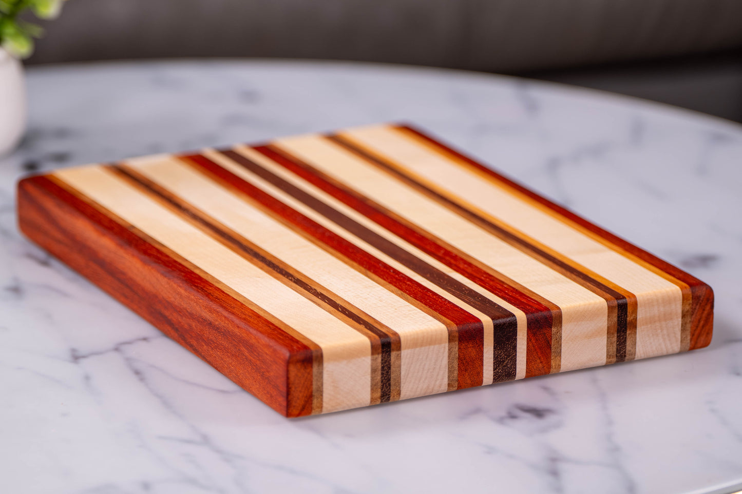 Deska do krojenia premium z jaworu, padouku, bilingi i azobe – ręcznie wykonany unikat